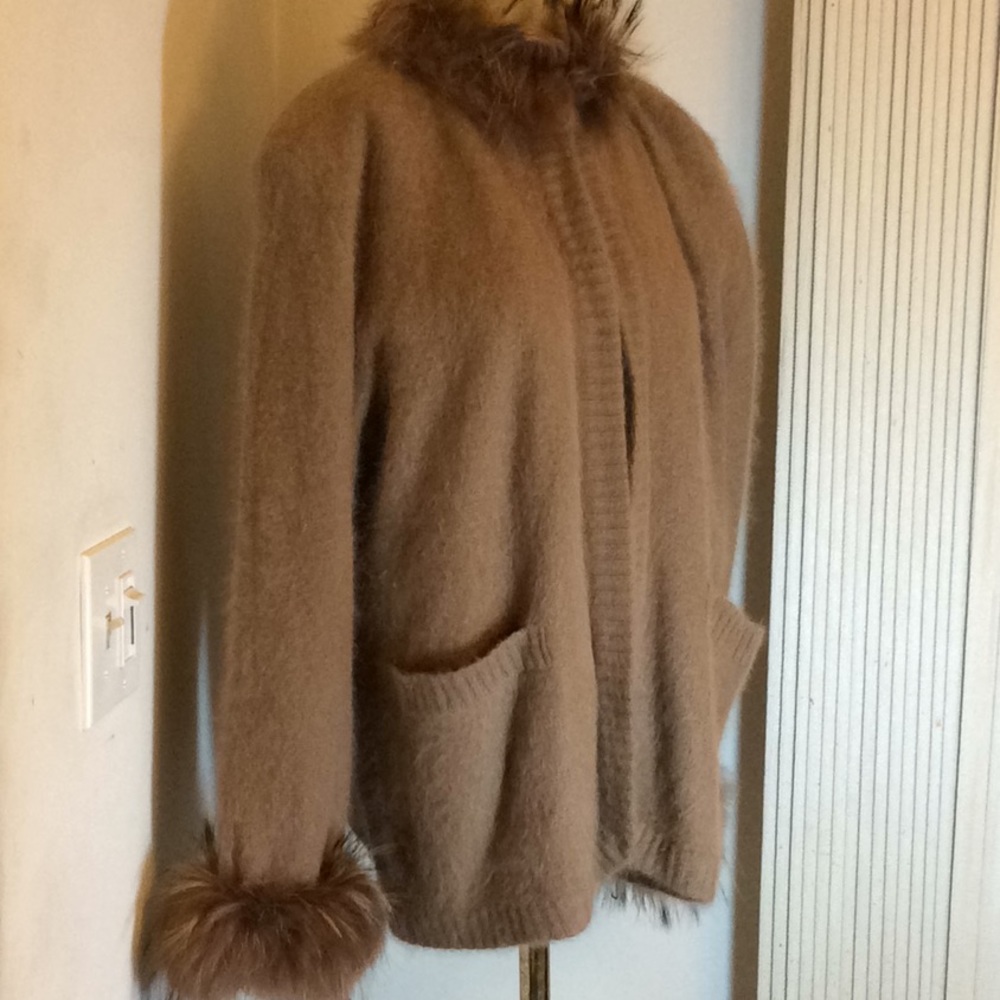 VINTAGE CONNIE A LEE ANGORA / FOX FUR SWEATER - Picture 4 of 8
